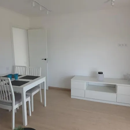 104 - Beachside Renovated 1Br Apt 5 Min From Beach * カンブリルス