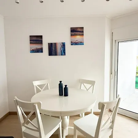 104 - Beachside Renovated 1Br Apt 5 Min From Beach カンブリルス