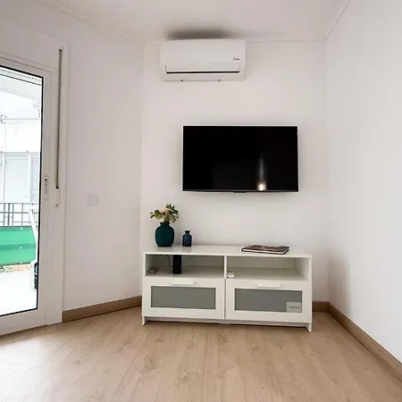 104 - Beachside Renovated 1br 5 Min From *